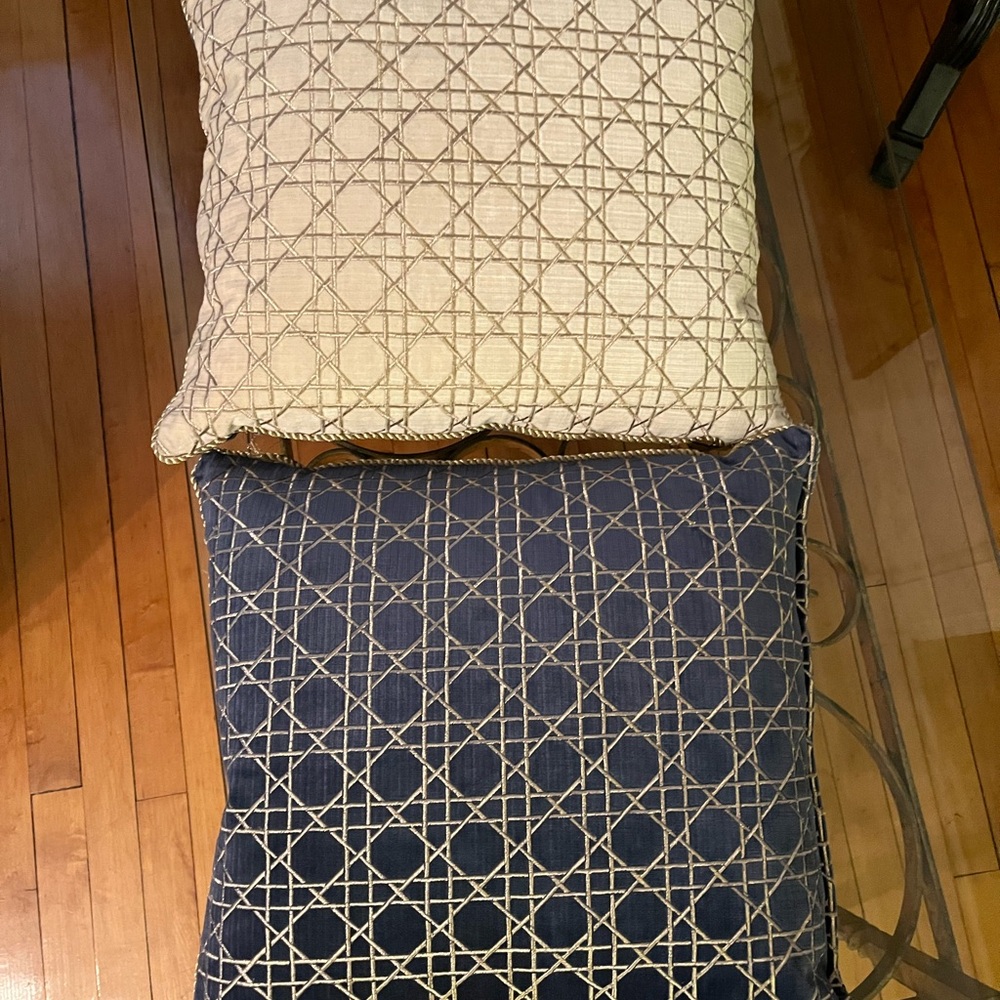 Set of Two Decorative Throw Pillows VELVET